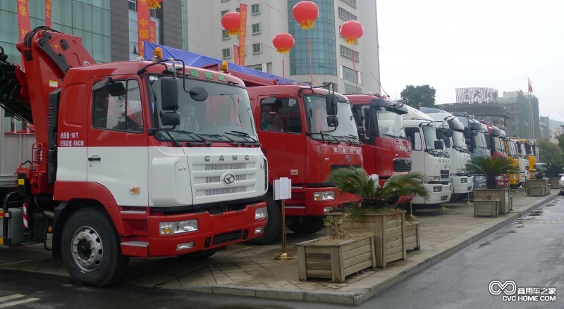 商務(wù)年會(huì) 華菱星馬年會(huì)展車 華菱星馬重卡