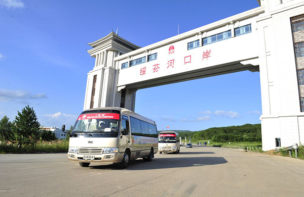 寶斯通成為“一帶一路”陸路口岸萬里行活動(dòng)唯一指定用車.jpg